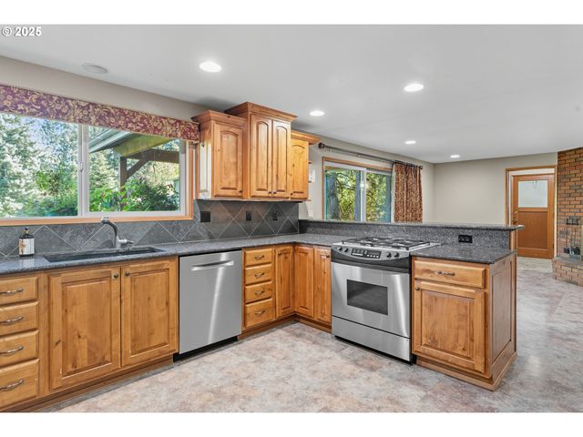 25152 Sw LADD HILL Rd, Sherwood, OR 97140