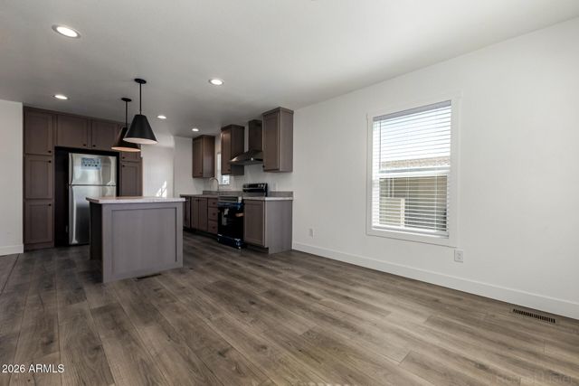 7722 E HARMONY Avenue, Mesa, AZ 85209