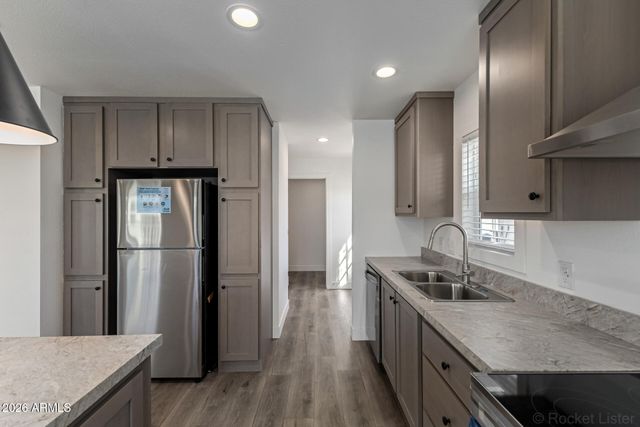 7722 E HARMONY Avenue, Mesa, AZ 85209