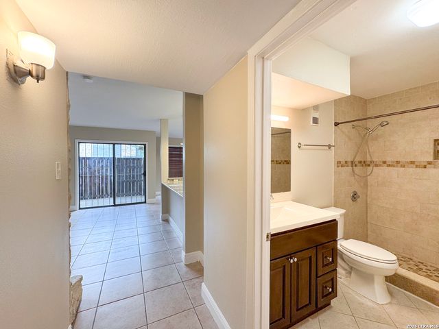 3843 Barrington St Apt 160P, San Antonio, TX 78217