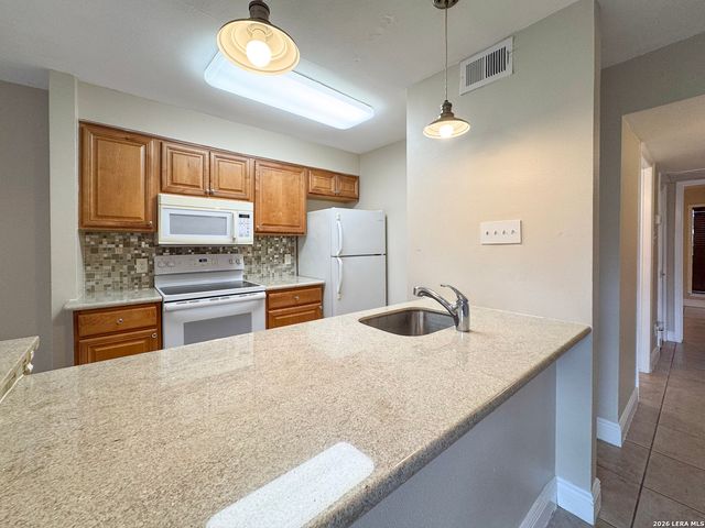 3843 Barrington St Apt 160P, San Antonio, TX 78217