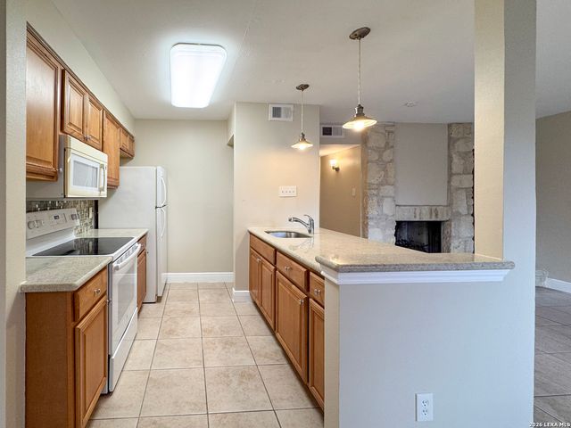 3843 Barrington St Apt 160P, San Antonio, TX 78217