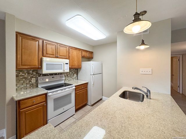 3843 Barrington St Apt 160P, San Antonio, TX 78217