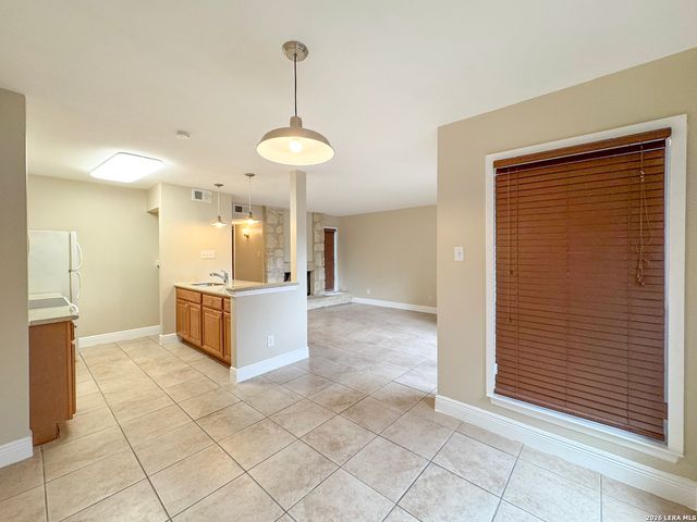 3843 Barrington St Apt 160P, San Antonio, TX 78217