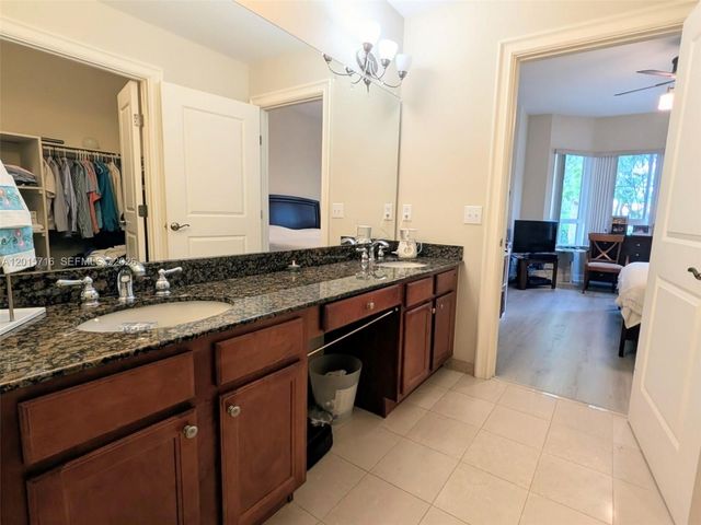 16101 Emerald Estates Dr 254 254, Weston, FL 33331