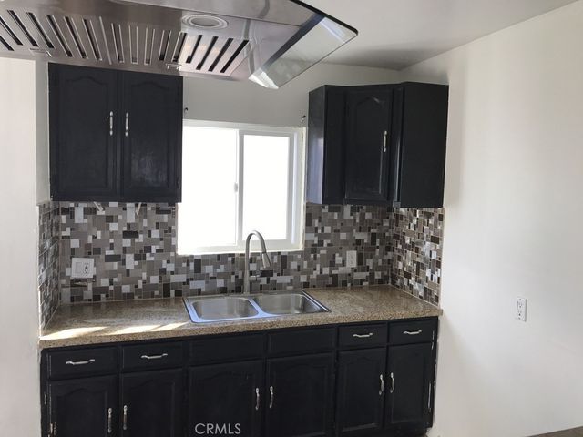 3887 S Van Ness Avenue, Los Angeles, CA 90062
