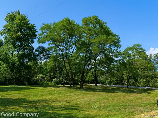 3121 Hessen Road, Casco Township, MI 48064