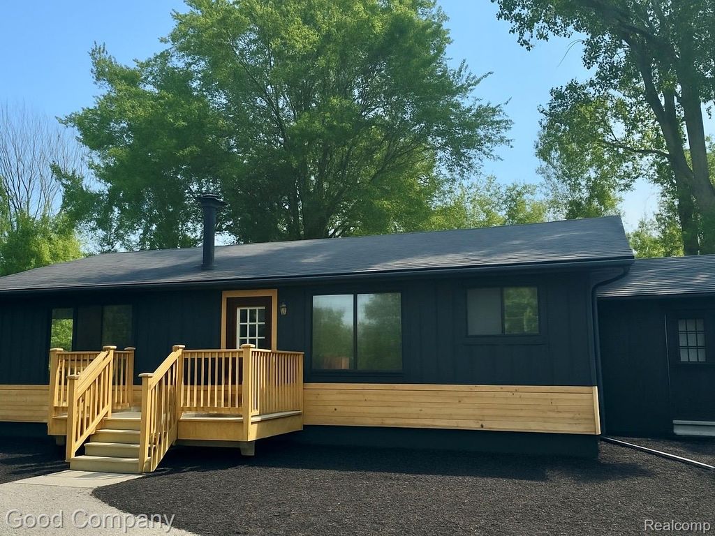 3121 Hessen Road, Casco Township, MI 48064