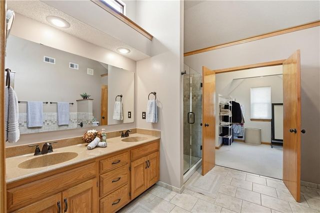 14062 S Blackfoot Court, Olathe, KS 66062