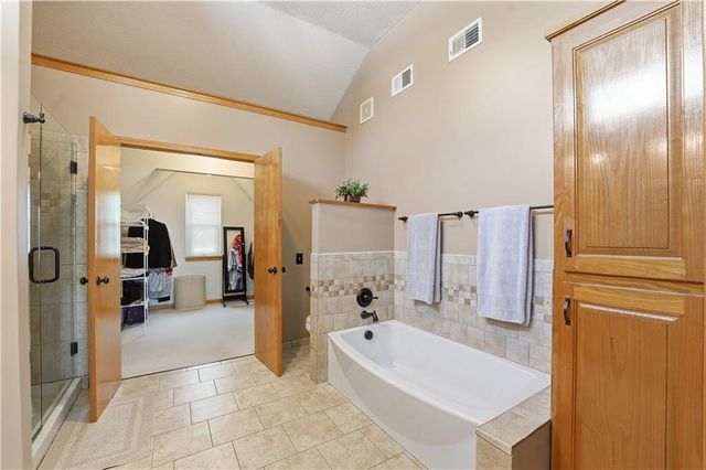 14062 S Blackfoot Court, Olathe, KS 66062