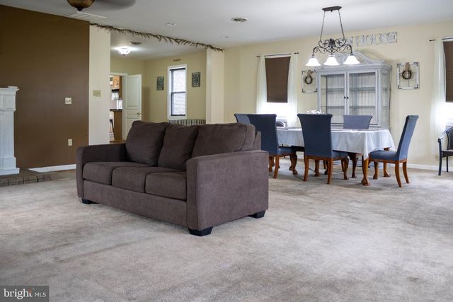999 W GARDEN RD, Vineland, NJ 08360