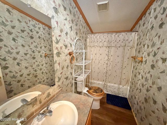 3205 Deanswood Drive, Kinston, NC 28504