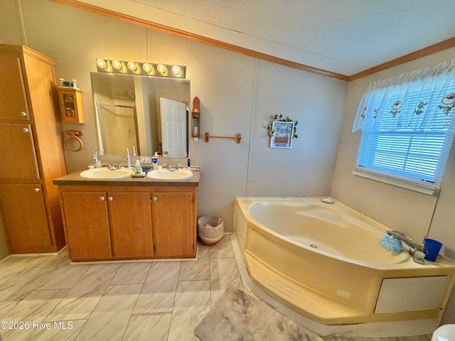 3205 Deanswood Drive, Kinston, NC 28504