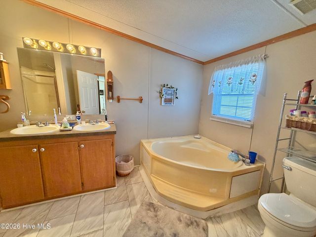 3205 Deanswood Drive, Kinston, NC 28504