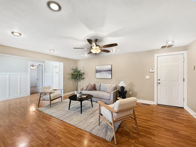 1837 S Olson St, Kennewick, WA 99338