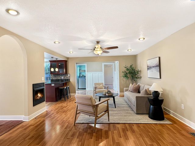 1837 S Olson St, Kennewick, WA 99338