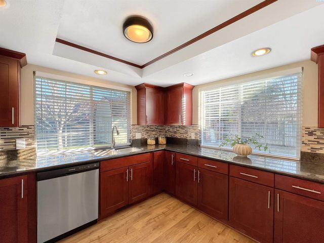 1837 S Olson St, Kennewick, WA 99338