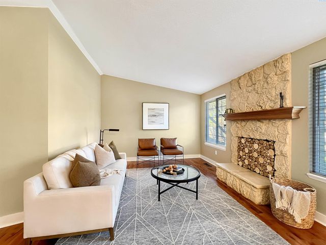 1837 S Olson St, Kennewick, WA 99338