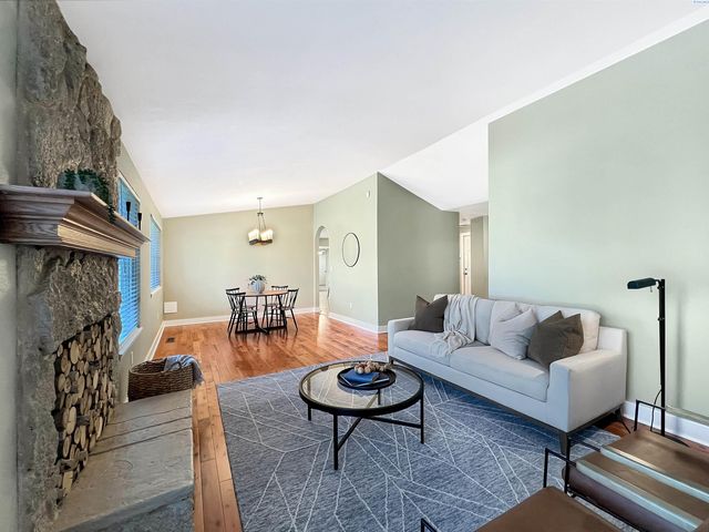 1837 S Olson St, Kennewick, WA 99338