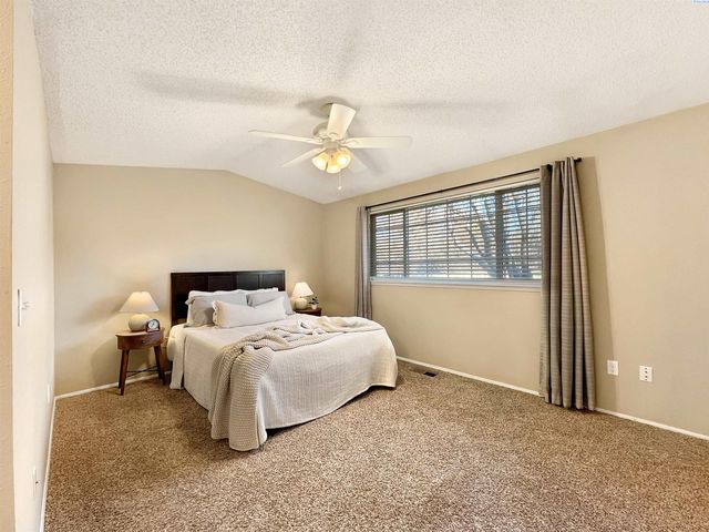 1837 S Olson St, Kennewick, WA 99338