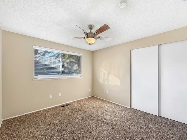 1837 S Olson St, Kennewick, WA 99338