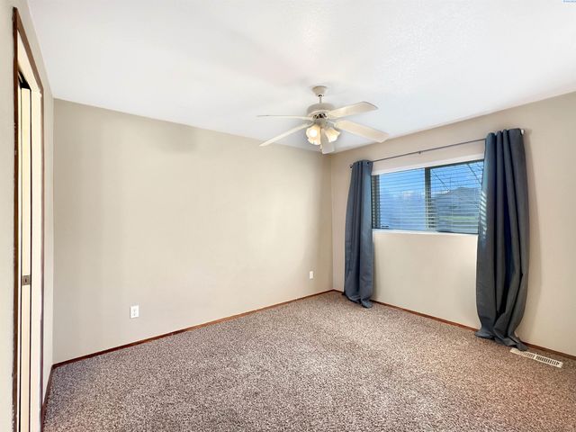 1837 S Olson St, Kennewick, WA 99338