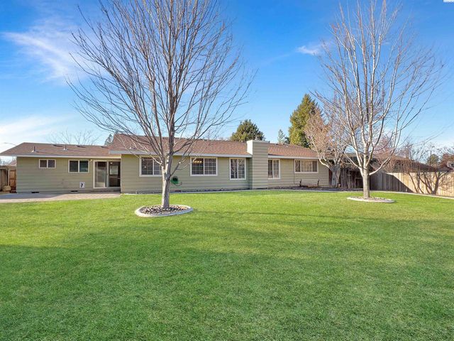 1837 S Olson St, Kennewick, WA 99338