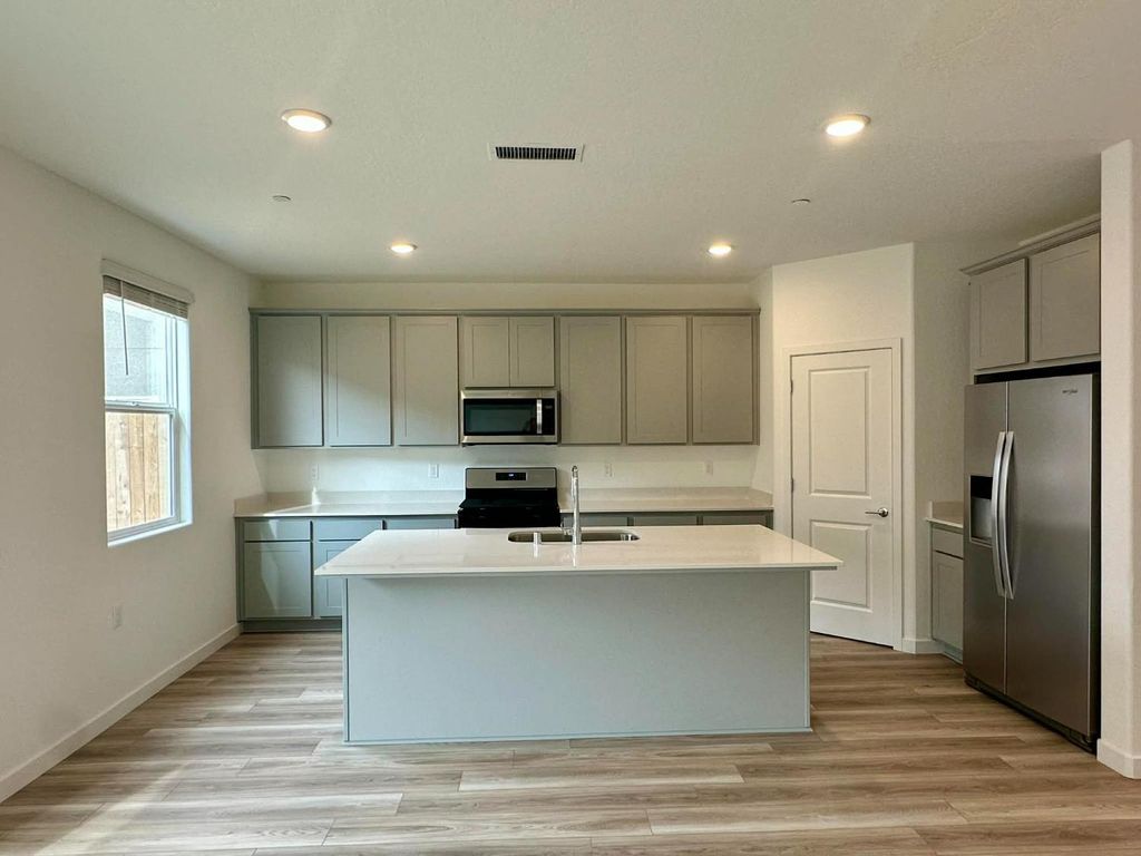 Image 2 of property listing at 4051 N Rosalia (Lot 86), Fresno, CA 93723