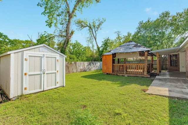 207 Audubon Woods Court, Richwood, TX 77531