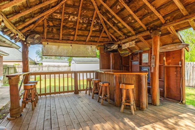207 Audubon Woods Court, Richwood, TX 77531
