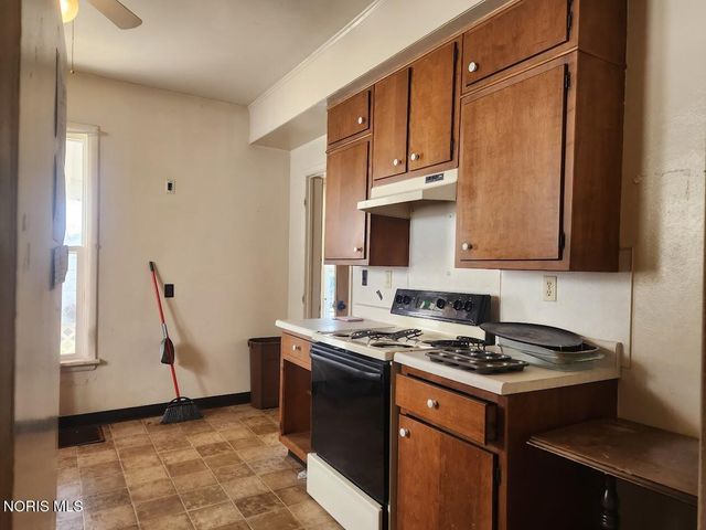 231 W Chestnut Street, Wauseon, OH 43567