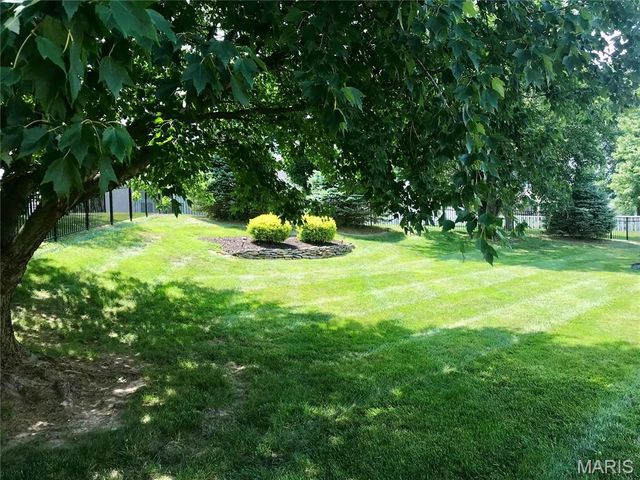 836 Sunnyhill Lane, Columbia, IL 62236