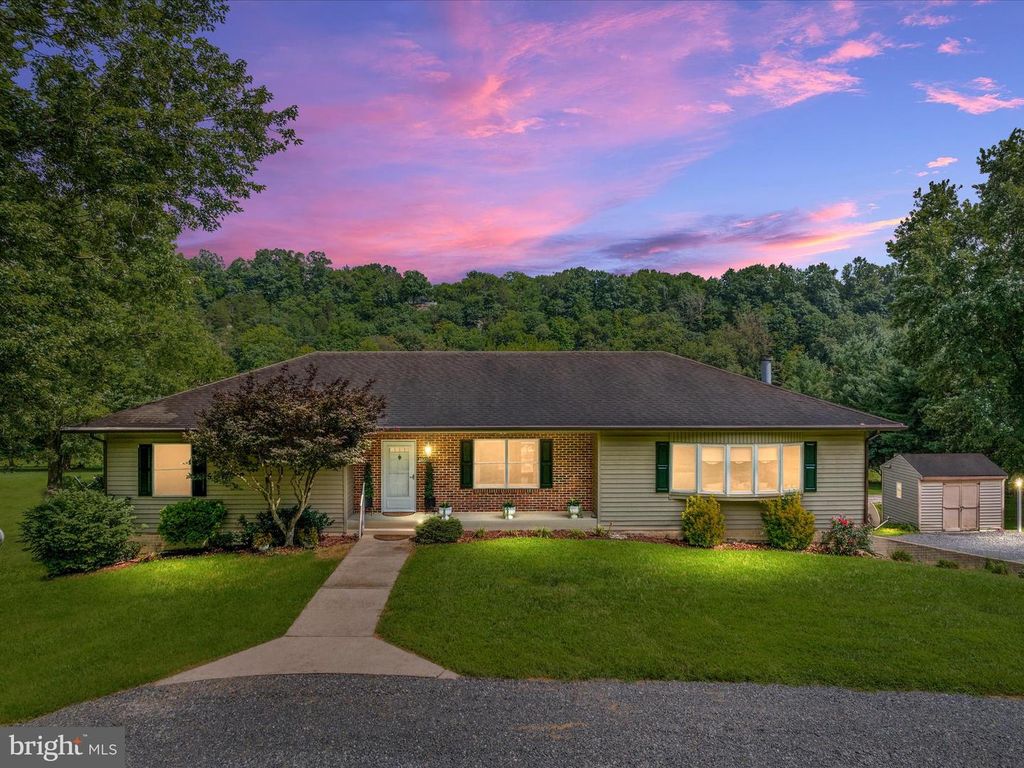 861 BATTLEFIELD BLUFF DR, New Market, VA 22844