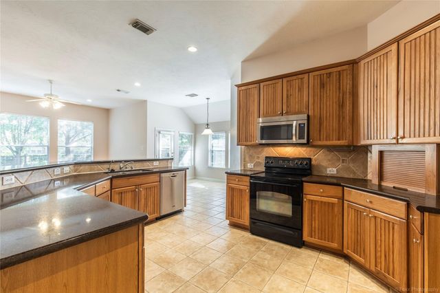 18323 S Elizabeth Shore Loop, Cypress, TX 77433