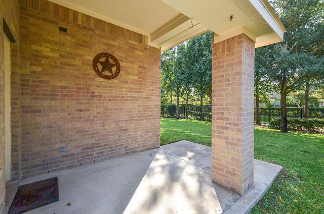 18323 S Elizabeth Shore Loop, Cypress, TX 77433