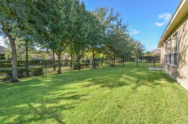 18323 S Elizabeth Shore Loop, Cypress, TX 77433