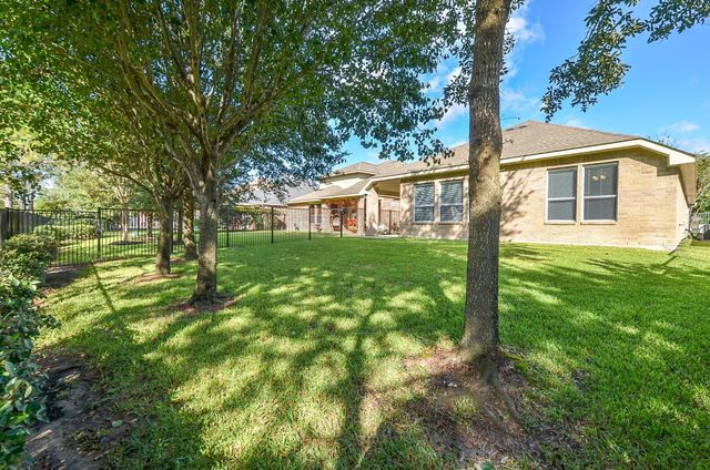 18323 S Elizabeth Shore Loop, Cypress, TX 77433