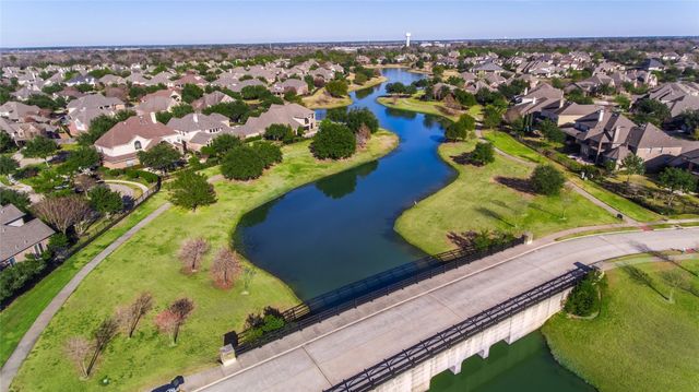 18323 S Elizabeth Shore Loop, Cypress, TX 77433