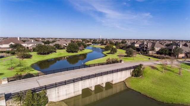 18323 S Elizabeth Shore Loop, Cypress, TX 77433