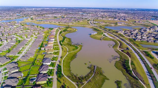 18323 S Elizabeth Shore Loop, Cypress, TX 77433