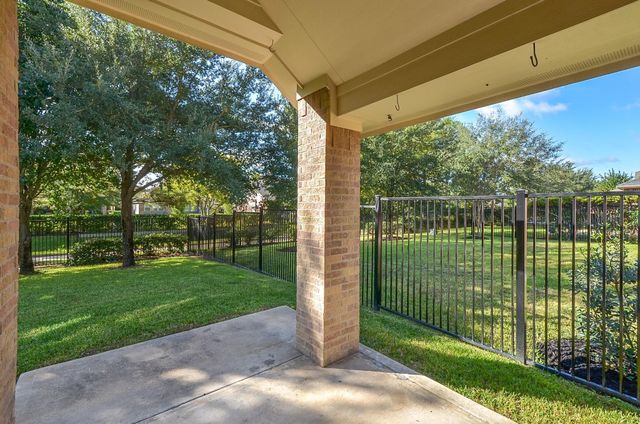 18323 S Elizabeth Shore Loop, Cypress, TX 77433