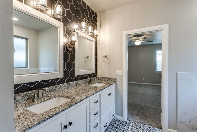 10812 NW 28th Street, Yukon, OK 73099