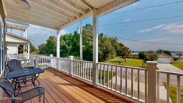 250 Riverside Drive, Sneads Ferry, NC 28460