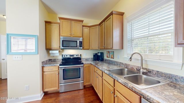 250 Riverside Drive, Sneads Ferry, NC 28460