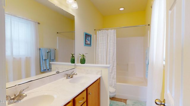 250 Riverside Drive, Sneads Ferry, NC 28460