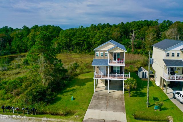 250 Riverside Drive, Sneads Ferry, NC 28460
