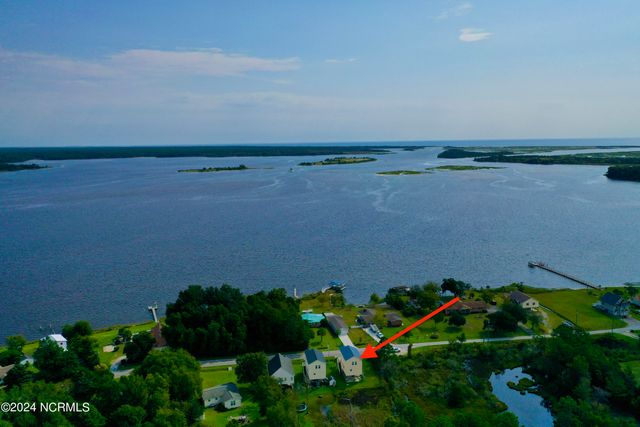 250 Riverside Drive, Sneads Ferry, NC 28460