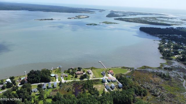 250 Riverside Drive, Sneads Ferry, NC 28460