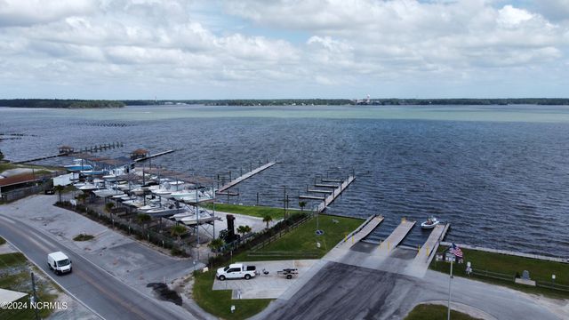 250 Riverside Drive, Sneads Ferry, NC 28460