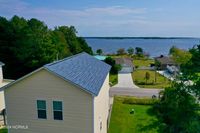 250 Riverside Drive, Sneads Ferry, NC 28460